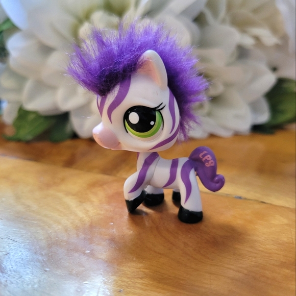 Littlest Pet Shop LPS #2470 Zebra White Purple Green Eyes 2006 - Picture 6 of 13